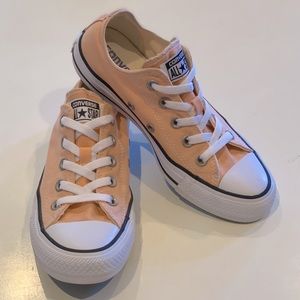 NWOT SZ 6 CONVERSE CHUCK TAYLOR SNEAKERS UNISEX